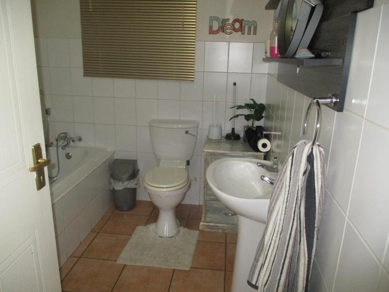 3 Bedroom Property for Sale in Langenhovenpark Free State